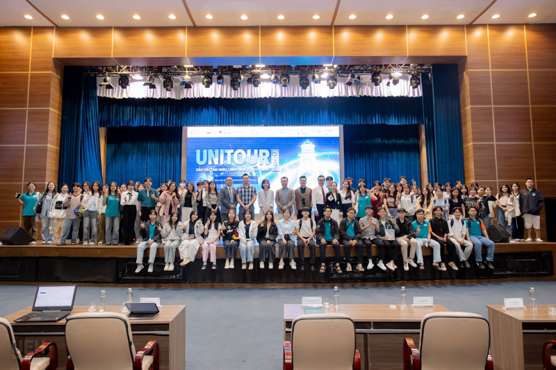 20250917075037 chuong trinh unitour 2025 tai ueh dan dat tam nhin dinh hinh ky nguyen (17)